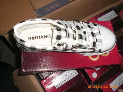 庫存帆布鞋男女款熱銷中，優質廠家直供，歡迎聯系咨詢